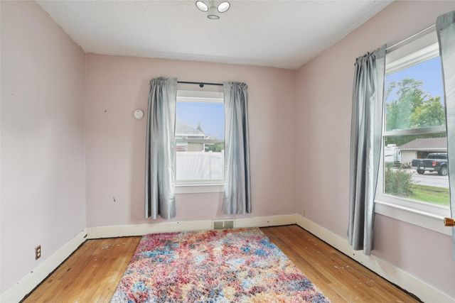 520 S Oak Park Avenue, Colfax, IA 50054