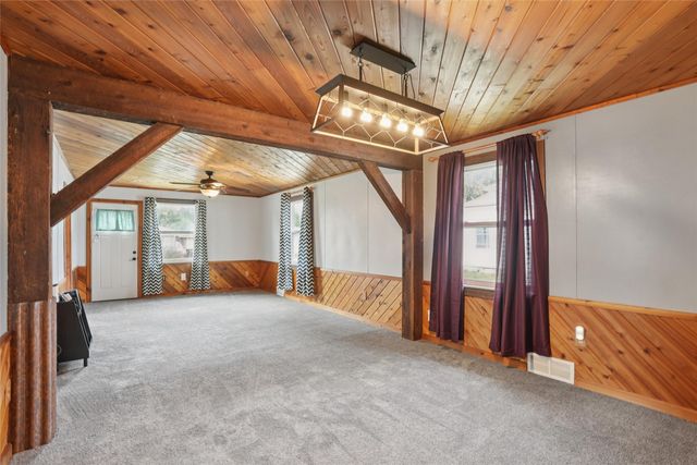 520 S Oak Park Avenue, Colfax, IA 50054