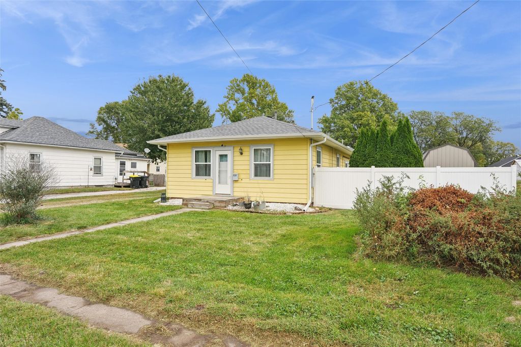 520 S Oak Park Avenue, Colfax, IA 50054