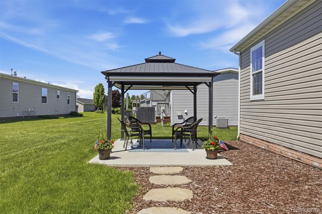 11112 Hickory Tree Court, Green Oak Township, MI 48178