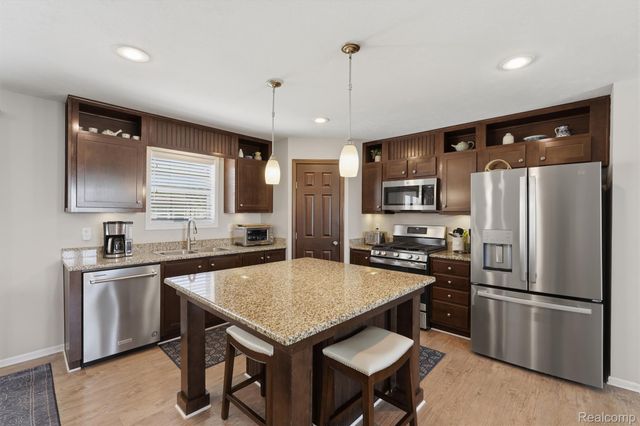 11112 Hickory Tree Court, Green Oak Township, MI 48178