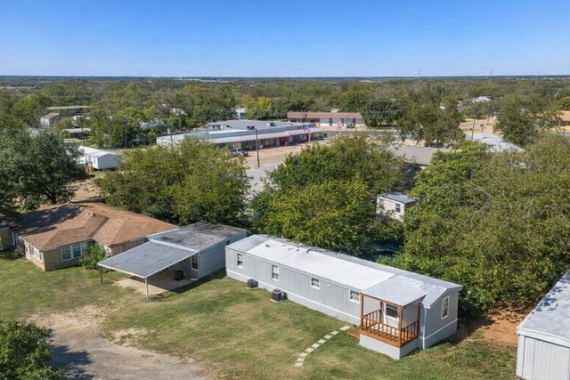 309 W Bryant Street, Elm Mott, TX 76640