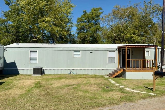 309 W Bryant Street, Elm Mott, TX 76640