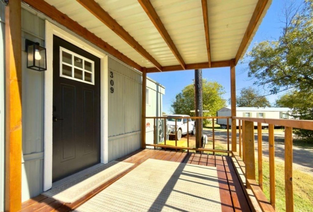 309 W Bryant Street, Elm Mott, TX 76640