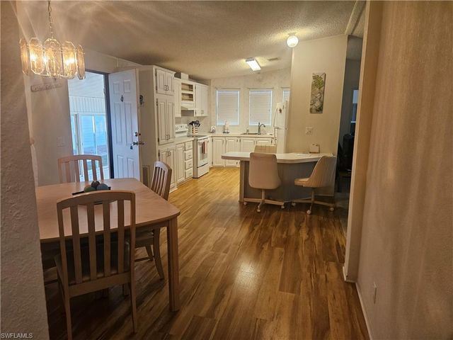 38 Turquoise AVE # 38T, Naples, FL 34114