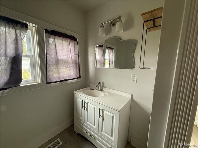 267 W Lincoln Road, Alma, MI 48801