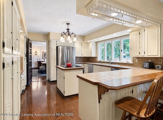1543 Meadowbrook Lane, East Lansing, MI 48823