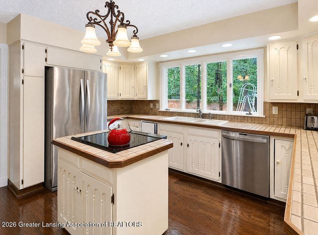 1543 Meadowbrook Lane, East Lansing, MI 48823