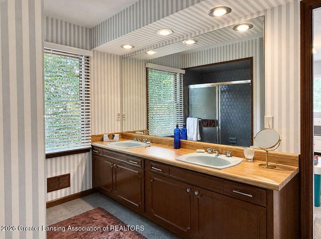 1543 Meadowbrook Lane, East Lansing, MI 48823