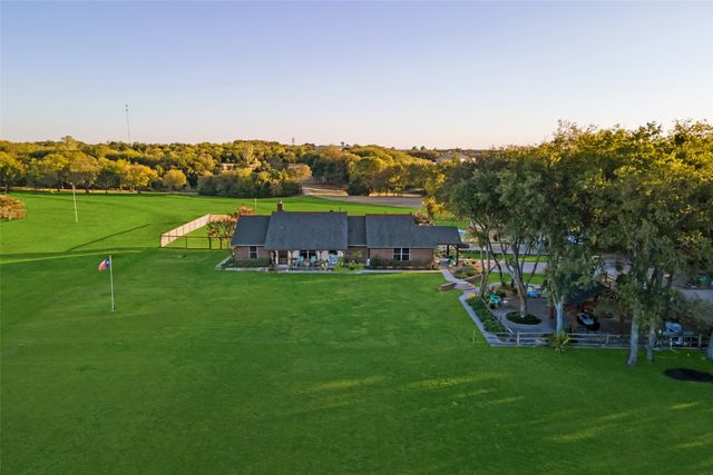 2104-B W Holiday, Fate, TX 75087