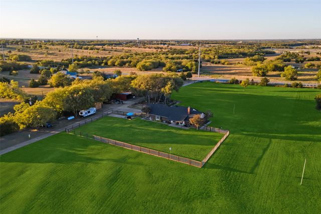 2104-B W Holiday, Fate, TX 75087