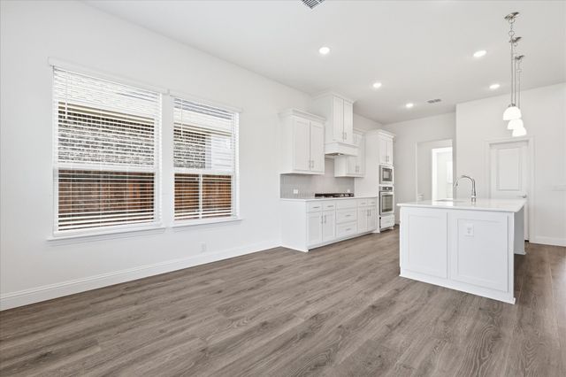 208 Lakewood Lane, Ponder, TX 76259
