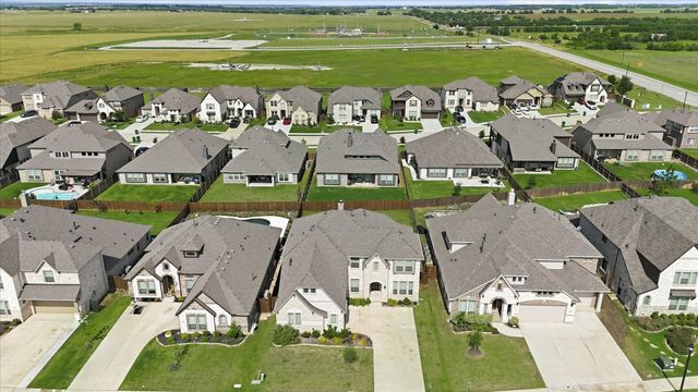 208 Lakewood Lane, Ponder, TX 76259