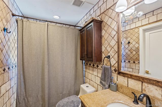 138 Lincoln Road, Franklin Square, NY 11010