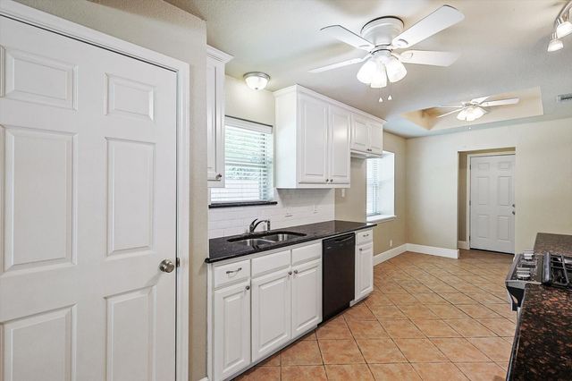 218 Raintree Drive, Highland Village, TX 75077