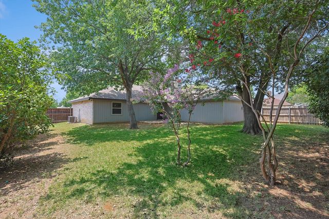 218 Raintree Drive, Highland Village, TX 75077