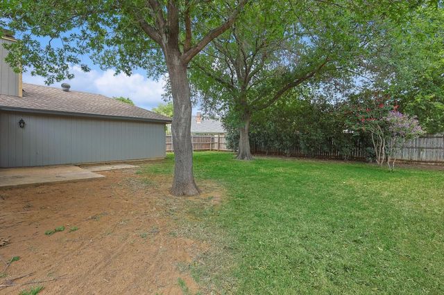 218 Raintree Drive, Highland Village, TX 75077