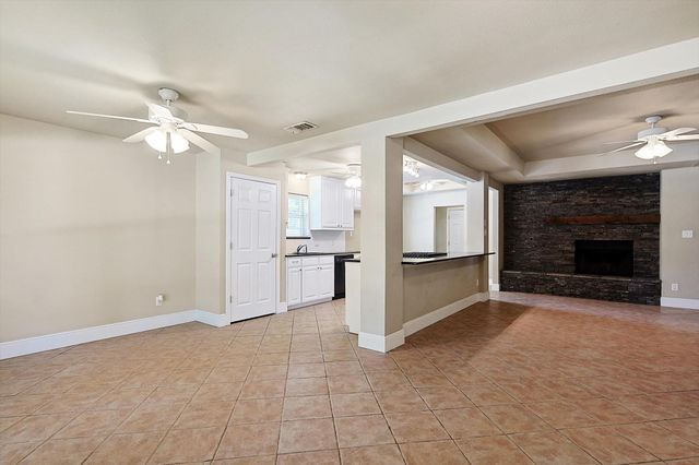 218 Raintree Drive, Highland Village, TX 75077