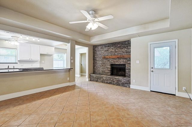 218 Raintree Drive, Highland Village, TX 75077