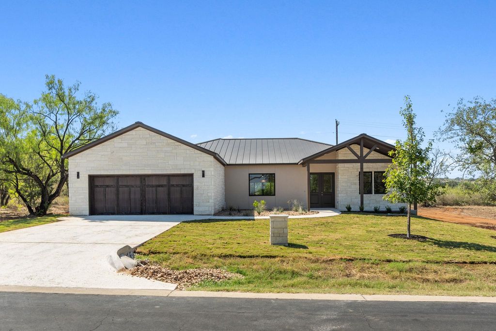 1399 Hi CIR S, Horseshoe Bay, TX 78657