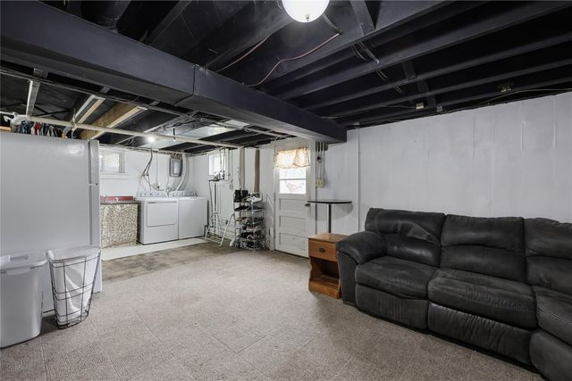 1436 9th St, Marion, IA 52302