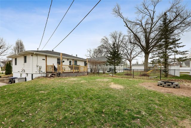 1436 9th St, Marion, IA 52302