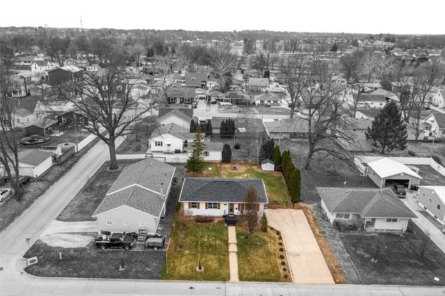 1436 9th St, Marion, IA 52302