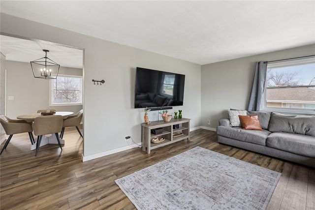 1436 9th St, Marion, IA 52302