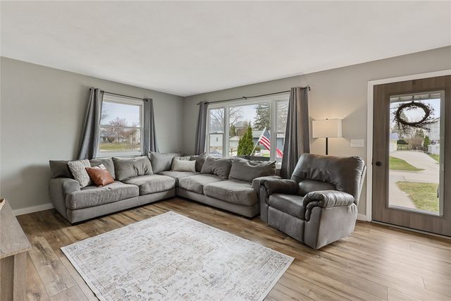 1436 9th St, Marion, IA 52302