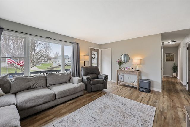 1436 9th St, Marion, IA 52302