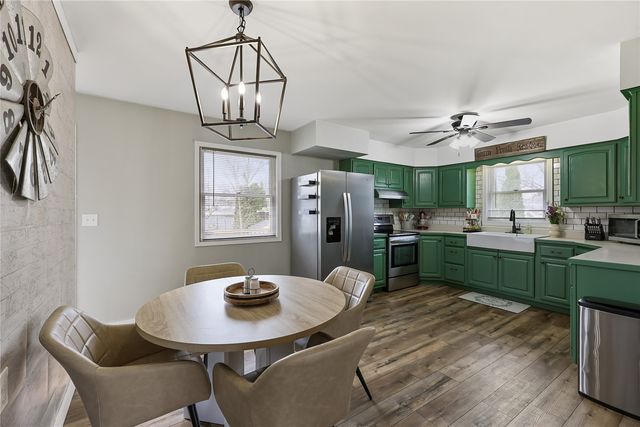 1436 9th St, Marion, IA 52302