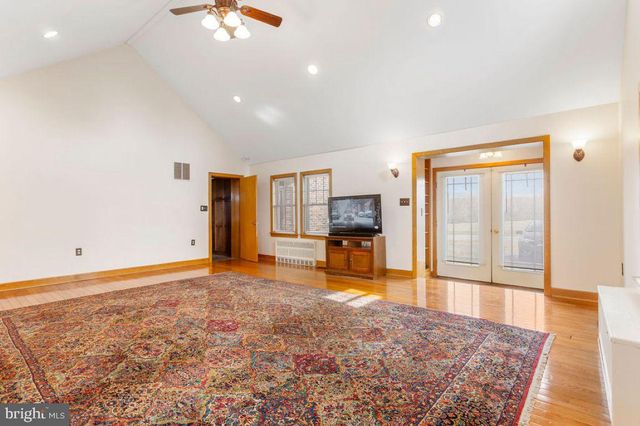 1241 GRANDVIEW RD, Hanover, PA 17331