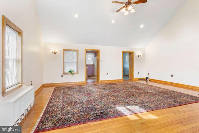 1241 GRANDVIEW RD, Hanover, PA 17331