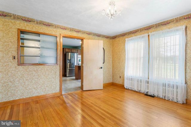 1241 GRANDVIEW RD, Hanover, PA 17331