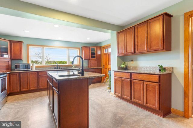 1241 GRANDVIEW RD, Hanover, PA 17331