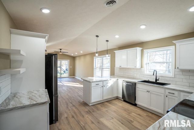 1801 W ADAMS Street, Herrin, IL 62948