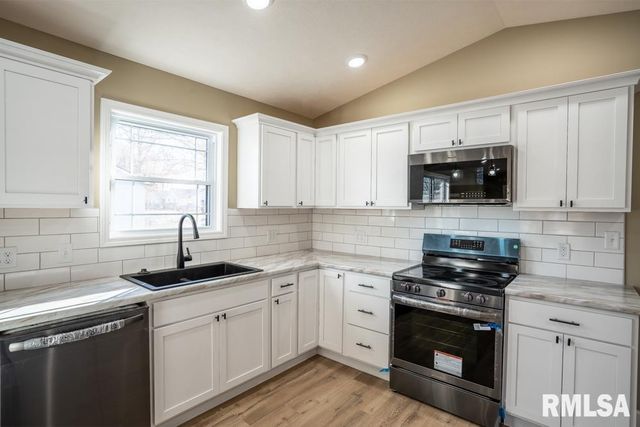 1801 W ADAMS Street, Herrin, IL 62948