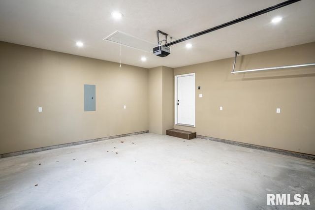 1801 W ADAMS Street, Herrin, IL 62948