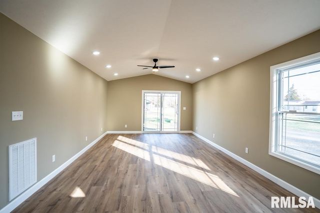 1801 W ADAMS Street, Herrin, IL 62948