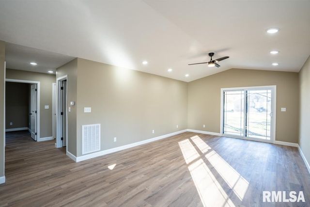 1801 W ADAMS Street, Herrin, IL 62948