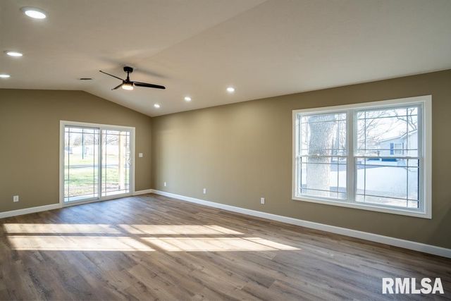 1801 W ADAMS Street, Herrin, IL 62948