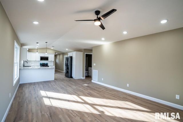 1801 W ADAMS Street, Herrin, IL 62948