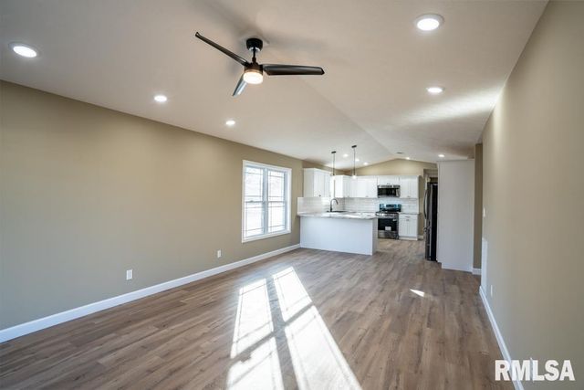 1801 W ADAMS Street, Herrin, IL 62948