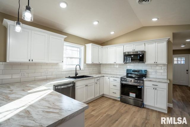 1801 W ADAMS Street, Herrin, IL 62948