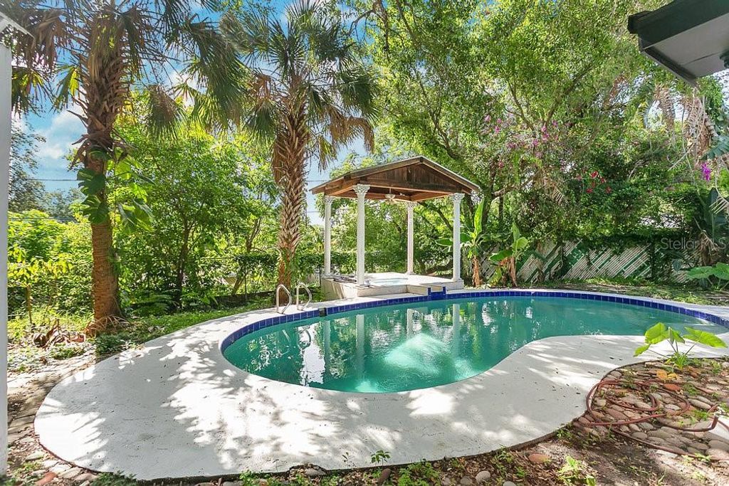 Image 2 of property listing at 1148 NORTHCREST DRIVE, Apopka, FL 32703