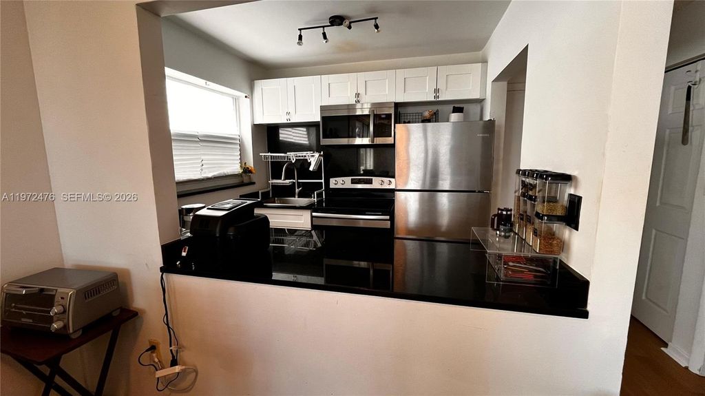 1990 Marseille Dr 407, Miami Beach, FL 33141