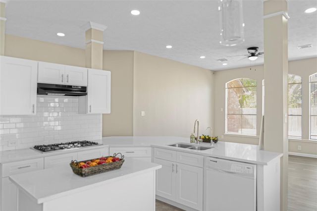 1415 Amber Knoll Court, Houston, TX 77062