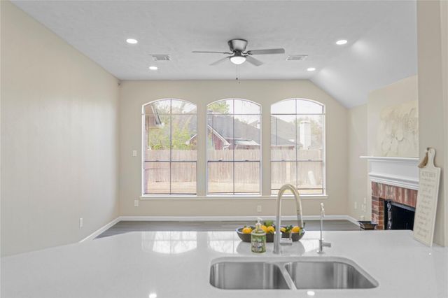 1415 Amber Knoll Court, Houston, TX 77062