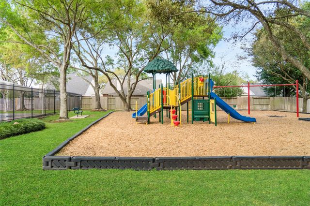 1415 Amber Knoll Court, Houston, TX 77062