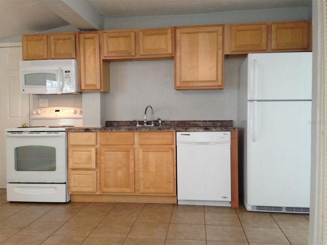 1328 CLOVERLAWN AVENUE B, Orlando, FL 32806